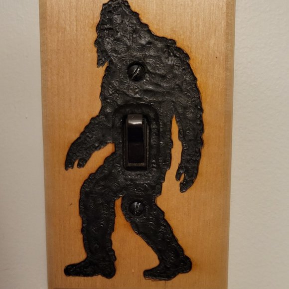 SunFunArt Bigfoot Sasquatch Woodburning! Turn on Bigfoot light switch plate. NEW - Picture 5 of 8